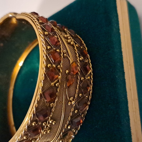 Vintage Gold Tone Brown Rhinestone Bangle Cuff Hinged Bracelet - Picture 2 of 9